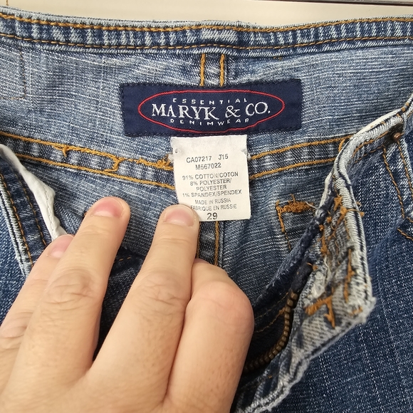 MARY K & Co | Midwash Lowrise Vintage Crop Denim Jeans - Picture 6 of 7